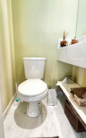 Apartamento à venda com 140m², 3 quartos e 2 vagas Apartamento à venda com 140m², 3 quartos e 2 vagasLavabo