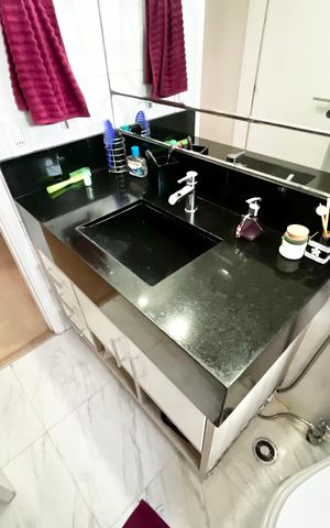 Apartamento à venda com 140m², 3 quartos e 2 vagas Apartamento à venda com 140m², 3 quartos e 2 vagasBanheiro da Suíte 1