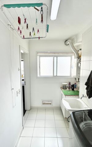 Apartamento à venda com 140m², 3 quartos e 2 vagas Apartamento à venda com 140m², 3 quartos e 2 vagasÁrea de Serviço