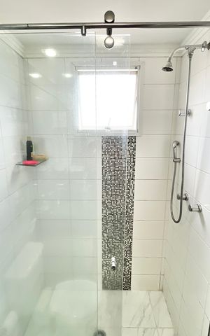 Apartamento à venda com 140m², 3 quartos e 2 vagas Apartamento à venda com 140m², 3 quartos e 2 vagasBanheiro da Suíte 1