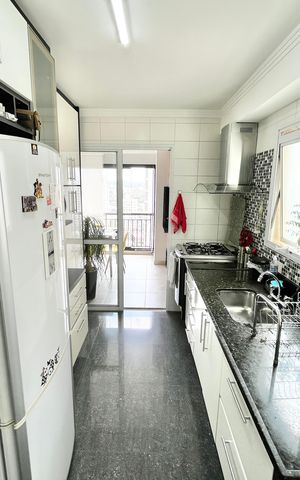 Apartamento à venda com 140m², 3 quartos e 2 vagas Apartamento à venda com 140m², 3 quartos e 2 vagasCozinha