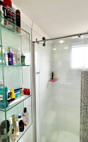 Apartamento à venda com 140m², 3 quartos e 2 vagas Apartamento à venda com 140m², 3 quartos e 2 vagasBanheiro da Suíte 1