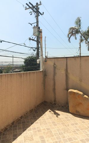 Casa à venda com 381m², 4 quartos e 2 vagas Casa à venda com 381m², 4 quartos e 2 vagasVaranda