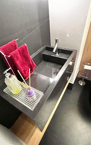 Apartamento à venda com 130m², 3 quartos e 3 vagas Apartamento à venda com 130m², 3 quartos e 3 vagasLavabo