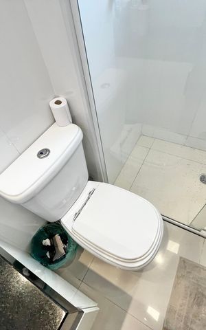 Apartamento à venda com 130m², 3 quartos e 3 vagas Apartamento à venda com 130m², 3 quartos e 3 vagasBanheiro da Suíte