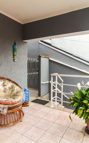 Casa à venda com 360m², 3 quartos e 4 vagas Casa à venda com 360m², 3 quartos e 4 vagasVaranda - Hall de entrada