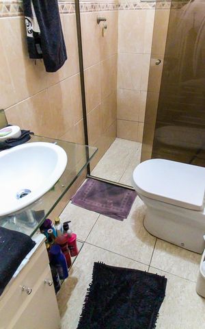 Casa à venda com 360m², 3 quartos e 4 vagas Casa à venda com 360m², 3 quartos e 4 vagasBanheiro da Suíte