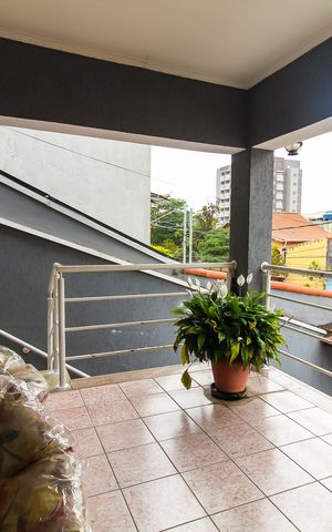Casa à venda com 360m², 3 quartos e 4 vagas Casa à venda com 360m², 3 quartos e 4 vagasVaranda - Hall de entrada