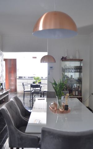 Casa à venda com 320m², 5 quartos e 4 vagasSala