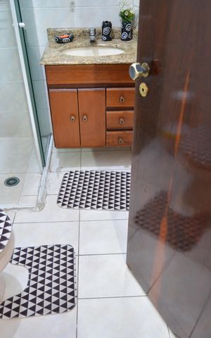 Casa à venda com 320m², 5 quartos e 4 vagasBanheiro da Suíte 2
