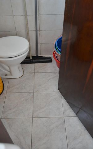 Casa à venda com 320m², 5 quartos e 4 vagasBanheiro de serviço