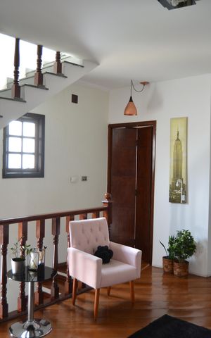 Casa à venda com 320m², 5 quartos e 4 vagasSala