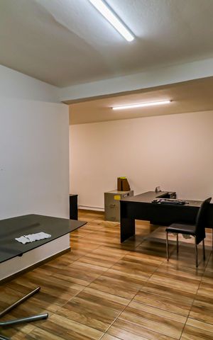Casa à venda com 165m², 2 quartos e 2 vagas Casa à venda com 165m², 2 quartos e 2 vagasSala