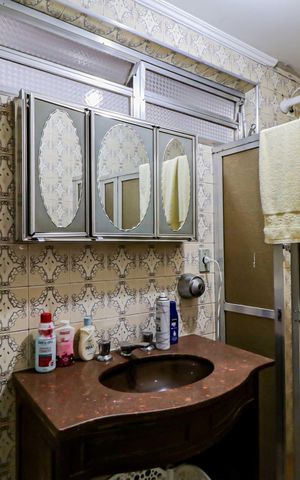 Casa à venda com 165m², 2 quartos e 2 vagas Casa à venda com 165m², 2 quartos e 2 vagasSuite - Banheiro