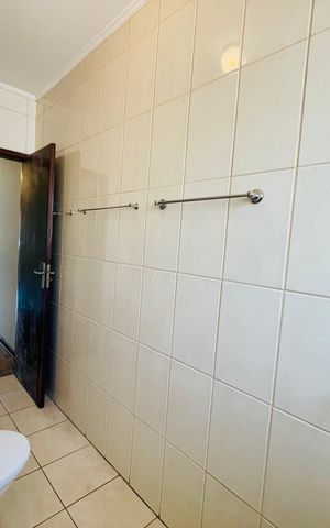 Casa à venda com 150m², 4 quartos e 1 vaga Casa à venda com 150m², 4 quartos e 1 vagaBanheiro 1