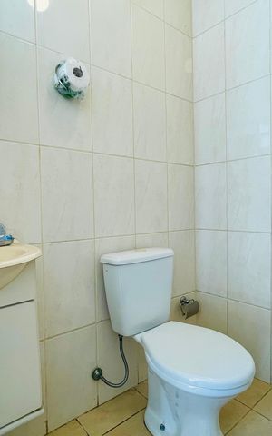 Casa à venda com 150m², 4 quartos e 1 vaga Casa à venda com 150m², 4 quartos e 1 vagaBanheiro 2