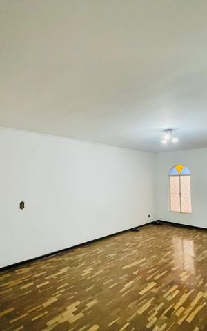 Casa à venda com 150m², 4 quartos e 1 vaga Casa à venda com 150m², 4 quartos e 1 vagaSala