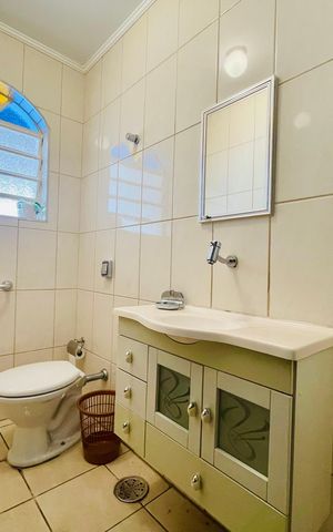 Casa à venda com 150m², 4 quartos e 1 vaga Casa à venda com 150m², 4 quartos e 1 vagaBanheiro 2