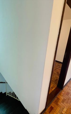 Casa à venda com 150m², 4 quartos e 1 vaga Casa à venda com 150m², 4 quartos e 1 vagaEscada acesso