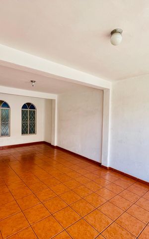 Casa à venda com 150m², 4 quartos e 1 vaga Casa à venda com 150m², 4 quartos e 1 vagaGaragem