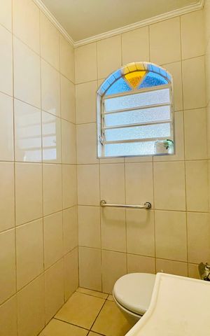 Casa à venda com 150m², 4 quartos e 1 vaga Casa à venda com 150m², 4 quartos e 1 vagaBanheiro 2