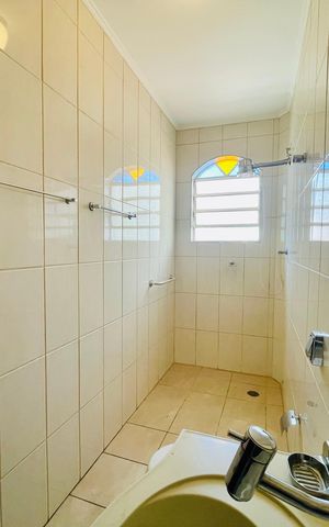 Casa à venda com 150m², 4 quartos e 1 vaga Casa à venda com 150m², 4 quartos e 1 vagaBanheiro 1