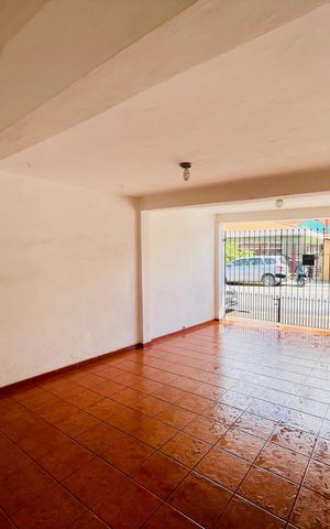 Casa à venda com 150m², 4 quartos e 1 vaga Casa à venda com 150m², 4 quartos e 1 vagaGaragem