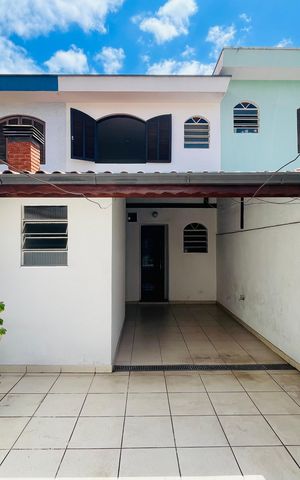 Casa à venda com 150m², 4 quartos e 1 vaga Casa à venda com 150m², 4 quartos e 1 vagaQuintal