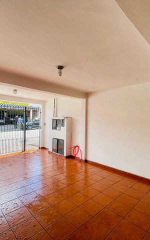 Casa à venda com 150m², 4 quartos e 1 vaga Casa à venda com 150m², 4 quartos e 1 vagaGaragem