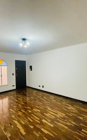 Casa à venda com 150m², 4 quartos e 1 vaga Casa à venda com 150m², 4 quartos e 1 vagaSala