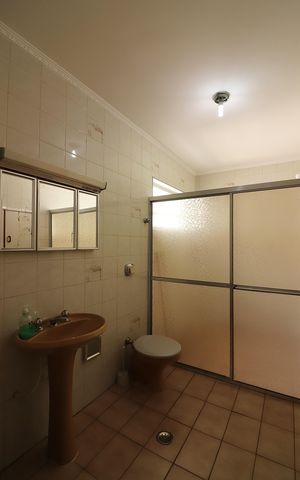 Casa à venda com 289m², 3 quartos e 4 vagasQuarto 1 - Suíte Banheiro