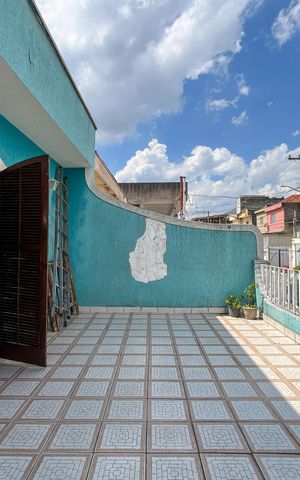 Casa à venda com 161m², 3 quartos e 2 vagas Casa à venda com 161m², 3 quartos e 2 vagasVaranda