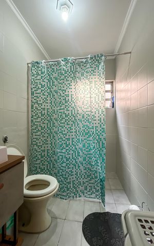 Casa à venda com 161m², 3 quartos e 2 vagas Casa à venda com 161m², 3 quartos e 2 vagasBanheiro Corredor