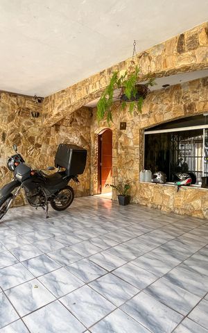 Casa à venda com 161m², 3 quartos e 2 vagas Casa à venda com 161m², 3 quartos e 2 vagasGaragem