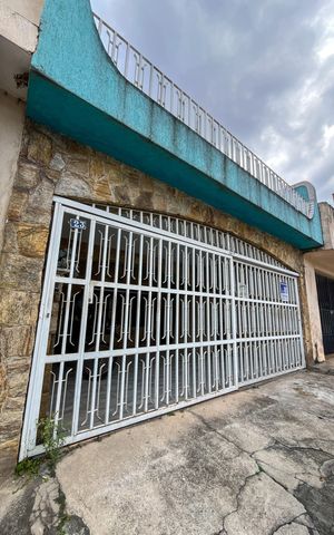 Casa à venda com 161m², 3 quartos e 2 vagas Casa à venda com 161m², 3 quartos e 2 vagasFachada