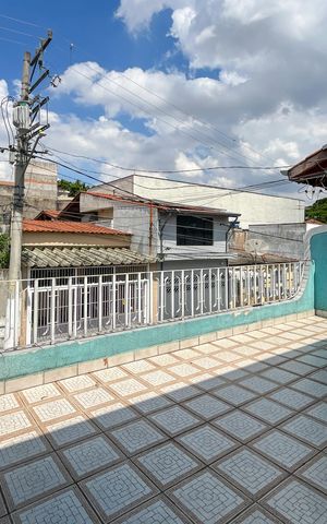 Casa à venda com 161m², 3 quartos e 2 vagas Casa à venda com 161m², 3 quartos e 2 vagasVaranda