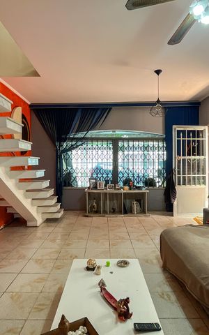 Casa à venda com 161m², 3 quartos e 2 vagas Casa à venda com 161m², 3 quartos e 2 vagasSala