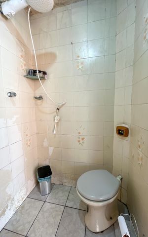 Casa à venda com 161m², 3 quartos e 2 vagas Casa à venda com 161m², 3 quartos e 2 vagasBanheiro externo