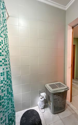 Casa à venda com 161m², 3 quartos e 2 vagas Casa à venda com 161m², 3 quartos e 2 vagasBanheiro Corredor