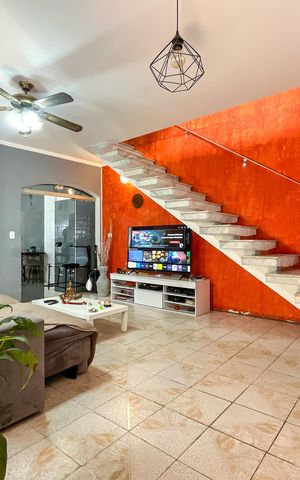 Casa à venda com 161m², 3 quartos e 2 vagas Casa à venda com 161m², 3 quartos e 2 vagasSala