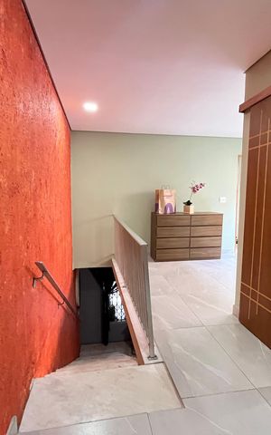 Casa à venda com 161m², 3 quartos e 2 vagas Casa à venda com 161m², 3 quartos e 2 vagasHall