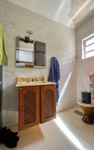 Casa à venda com 161m², 3 quartos e 2 vagas Casa à venda com 161m², 3 quartos e 2 vagasBanheiro da Suíte