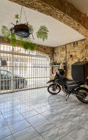 Casa à venda com 161m², 3 quartos e 2 vagas Casa à venda com 161m², 3 quartos e 2 vagasGaragem