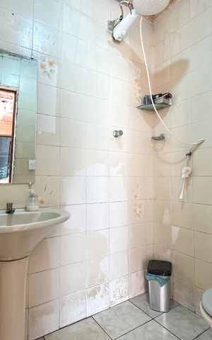 Casa à venda com 161m², 3 quartos e 2 vagas Casa à venda com 161m², 3 quartos e 2 vagasBanheiro externo