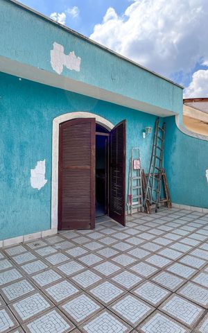 Casa à venda com 161m², 3 quartos e 2 vagas Casa à venda com 161m², 3 quartos e 2 vagasVaranda