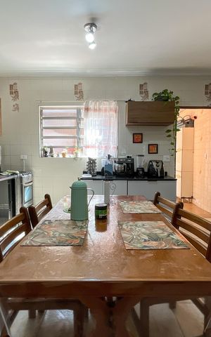 Casa à venda com 161m², 3 quartos e 2 vagas Casa à venda com 161m², 3 quartos e 2 vagasCozinha