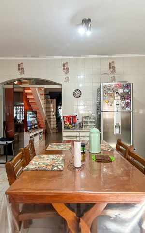 Casa à venda com 161m², 3 quartos e 2 vagas Casa à venda com 161m², 3 quartos e 2 vagasCozinha
