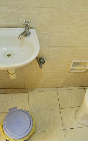 Casa à venda com 200m², 2 quartos e 2 vagasBanheiro casa 2 
