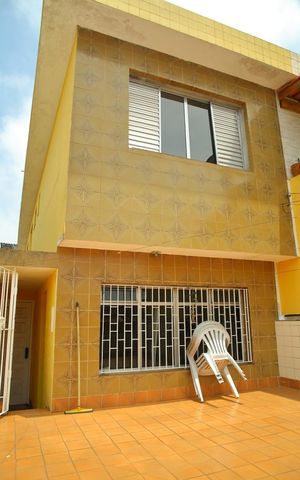 Casa à venda com 200m², 2 quartos e 2 vagasSala - casa 1  varanda 
