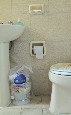 Casa à venda com 200m², 2 quartos e 2 vagasBanheiro casa 3 